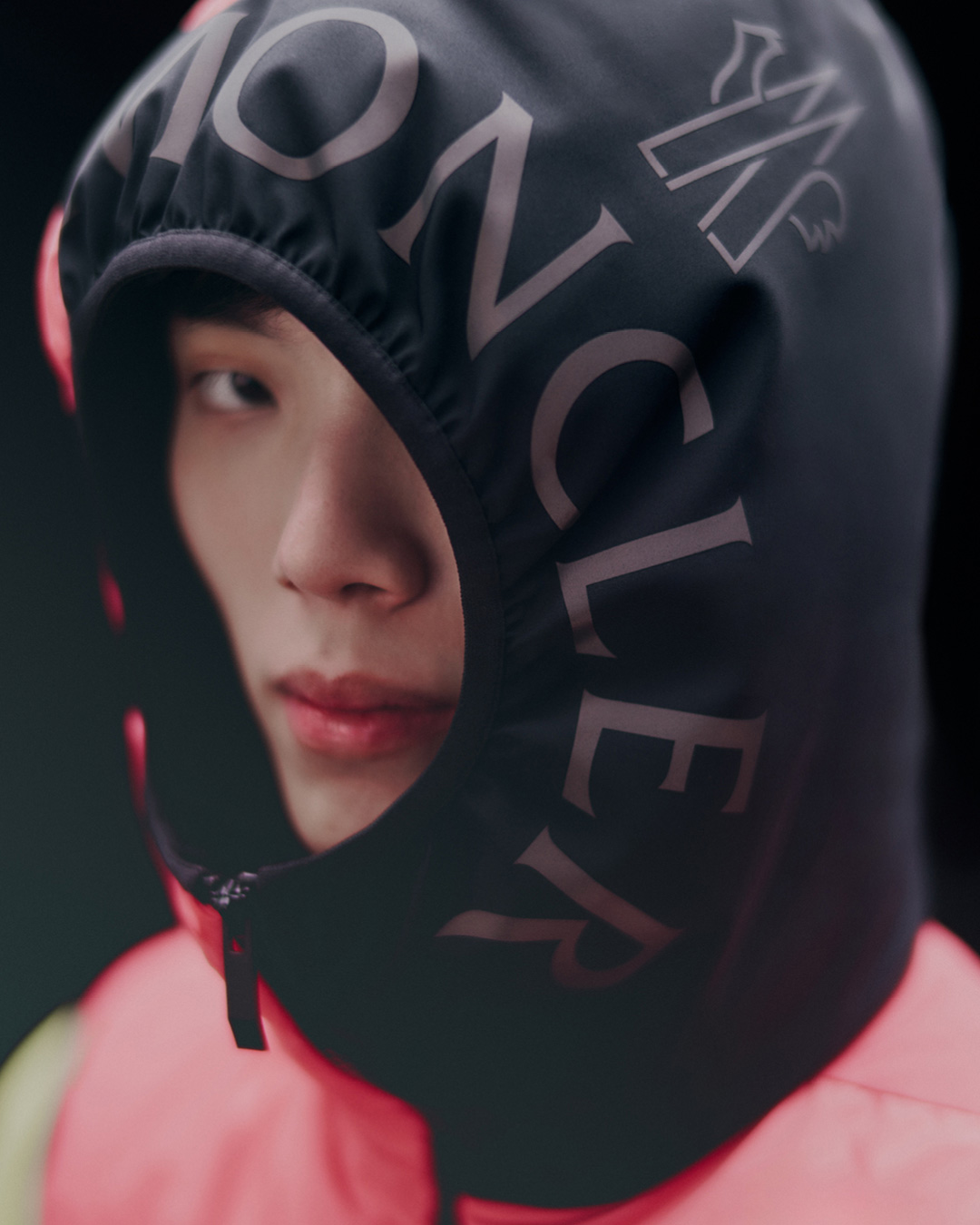 Vestes et gilets techniques Moncler pour un style métropolitain dynamique