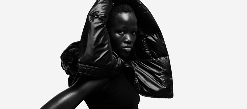 Campaña Moncler Summer 2023, estilizada por Imruh Asha, mostrando formas y texturas abstractas en blanco y negro