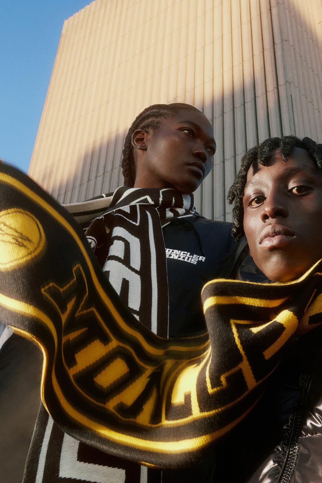 Moncler Nueva Colaboración Con HOKA Y Chen Peng