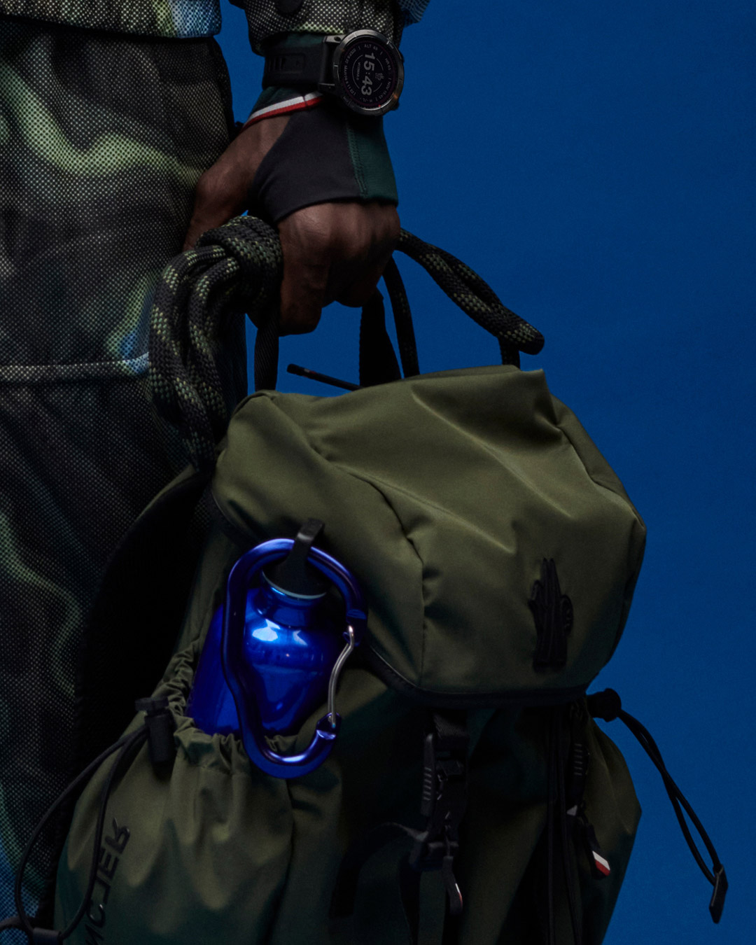 Vestes techniques et shorts Moncler Grenoble Pre-Fall 2023 en tissu GORE-TEX avec imprimés de cartes topographiques