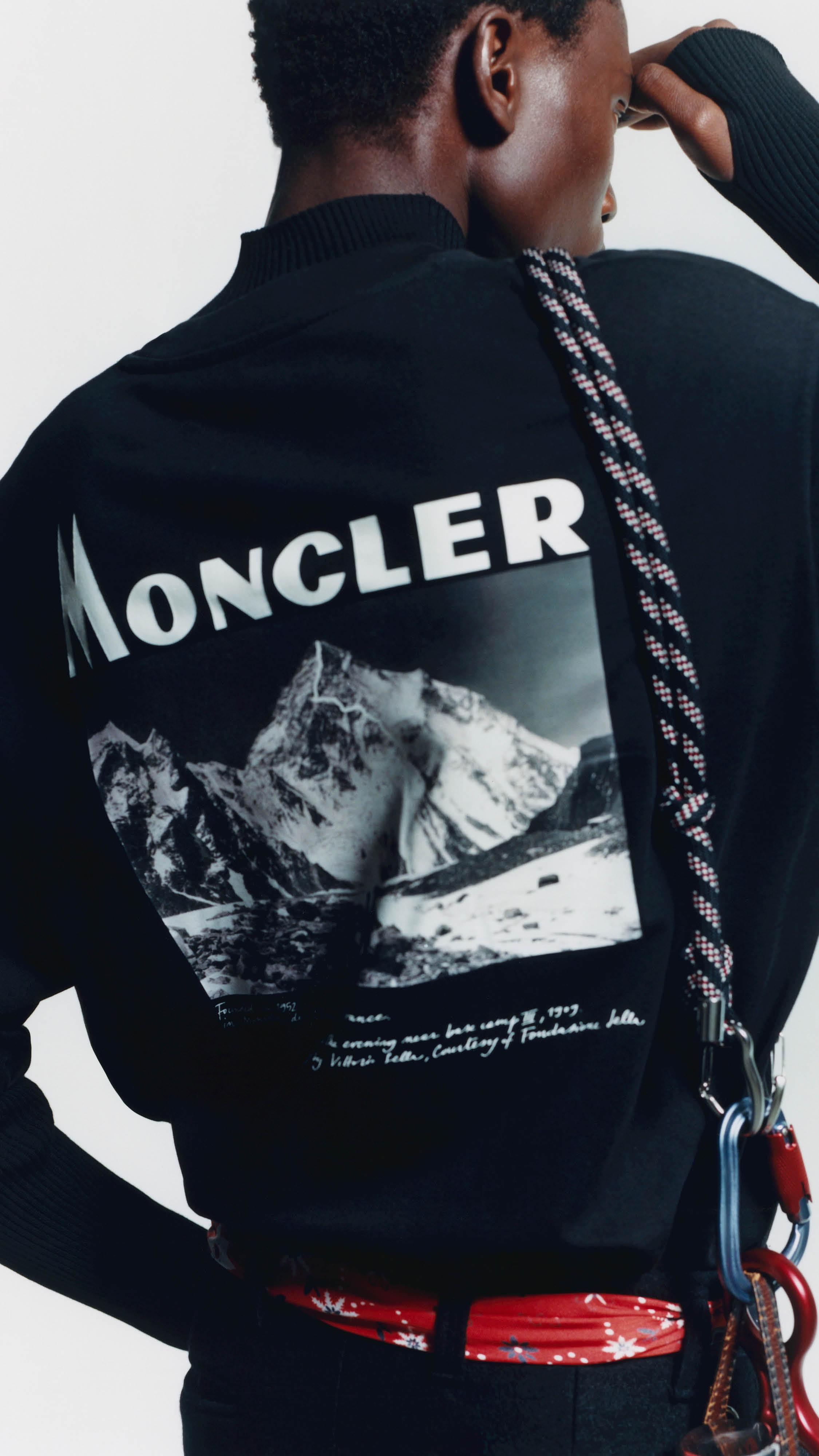 Moncler Re/Icons 2026, black top with Moncler logo and mountain print.