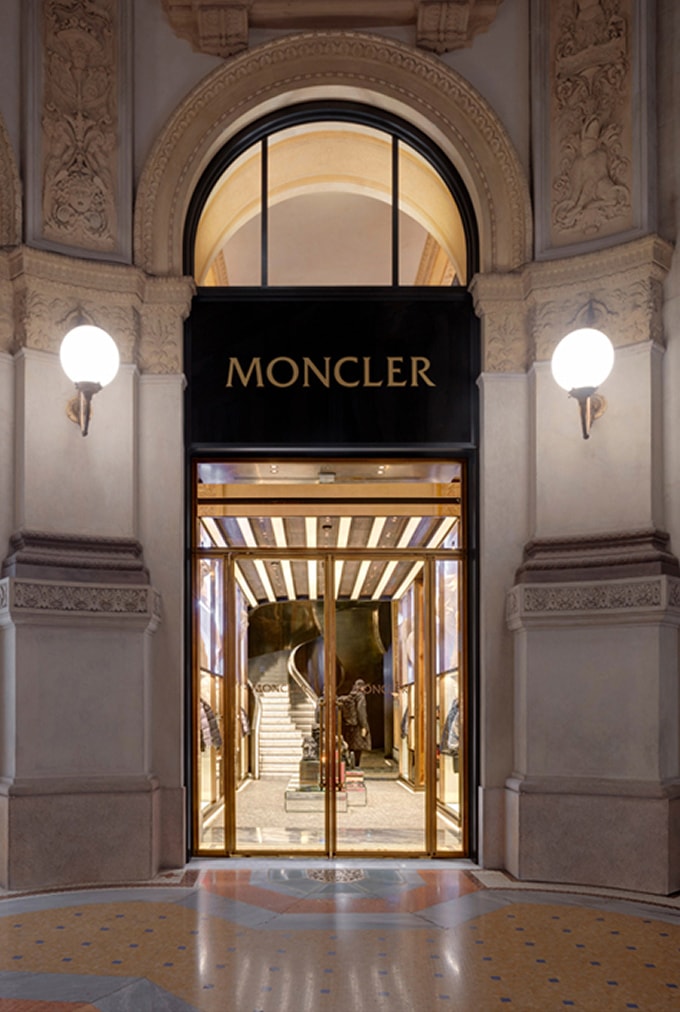 Moncler Storelocator Service