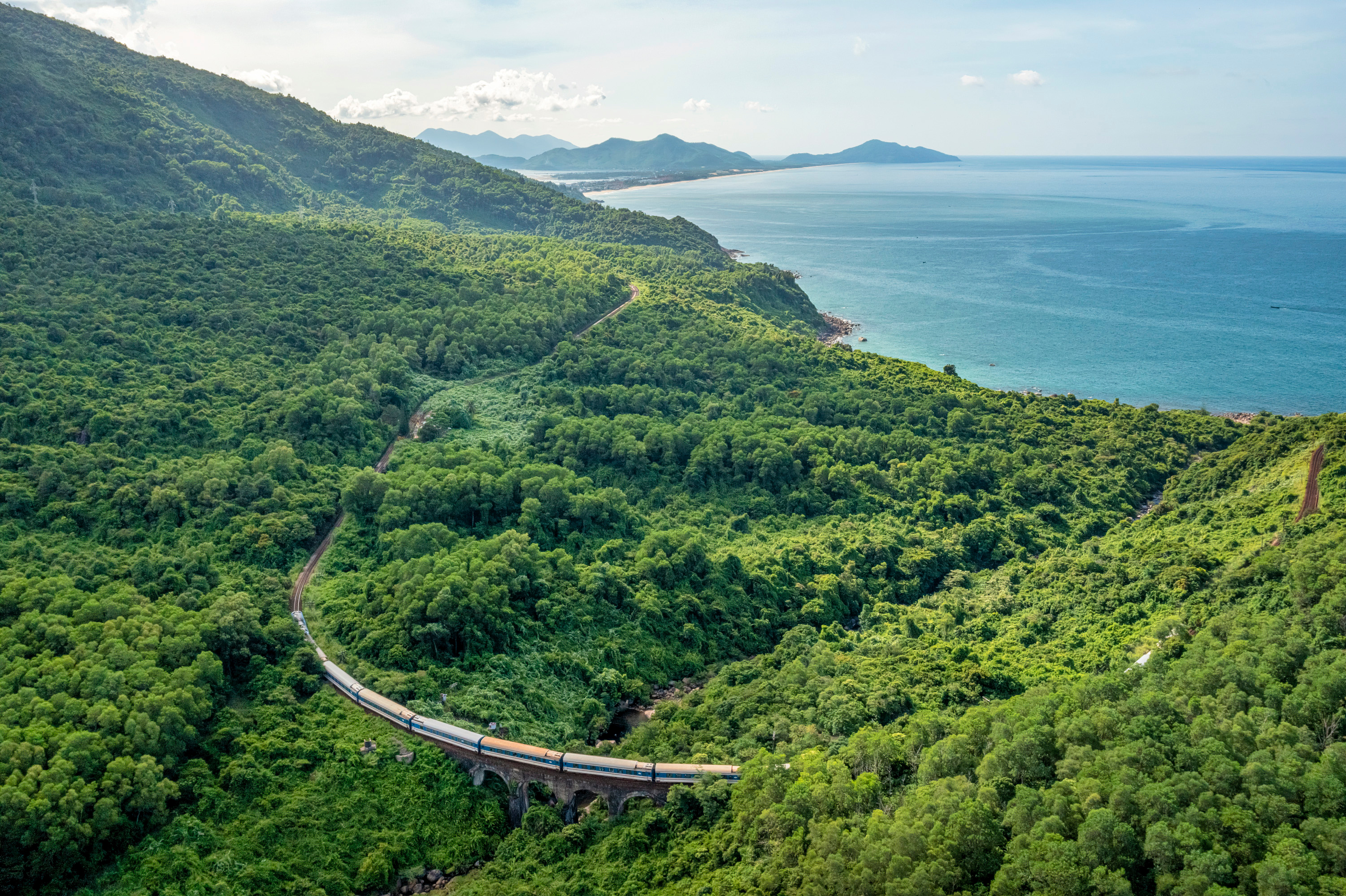 Vossloh mit hohem Umsatz- und EBIT-Wachstum in Q2/2025