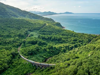 Vossloh achieves high sales and EBIT growth in Q2 of 2025