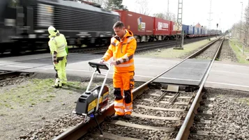 Mobile Detection of Rail Damage using Ultrasound