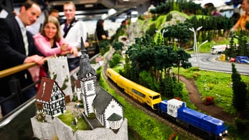 Rail maintenance in HO scale
