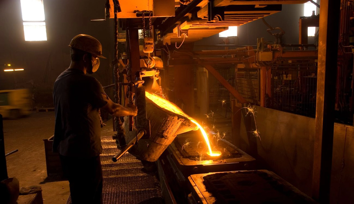 metal_dla raportu_czlowiek.webp